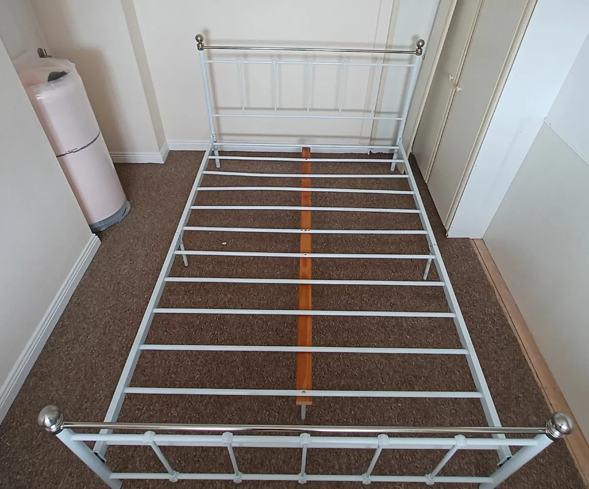 Double Bed (4'6") - Image 1