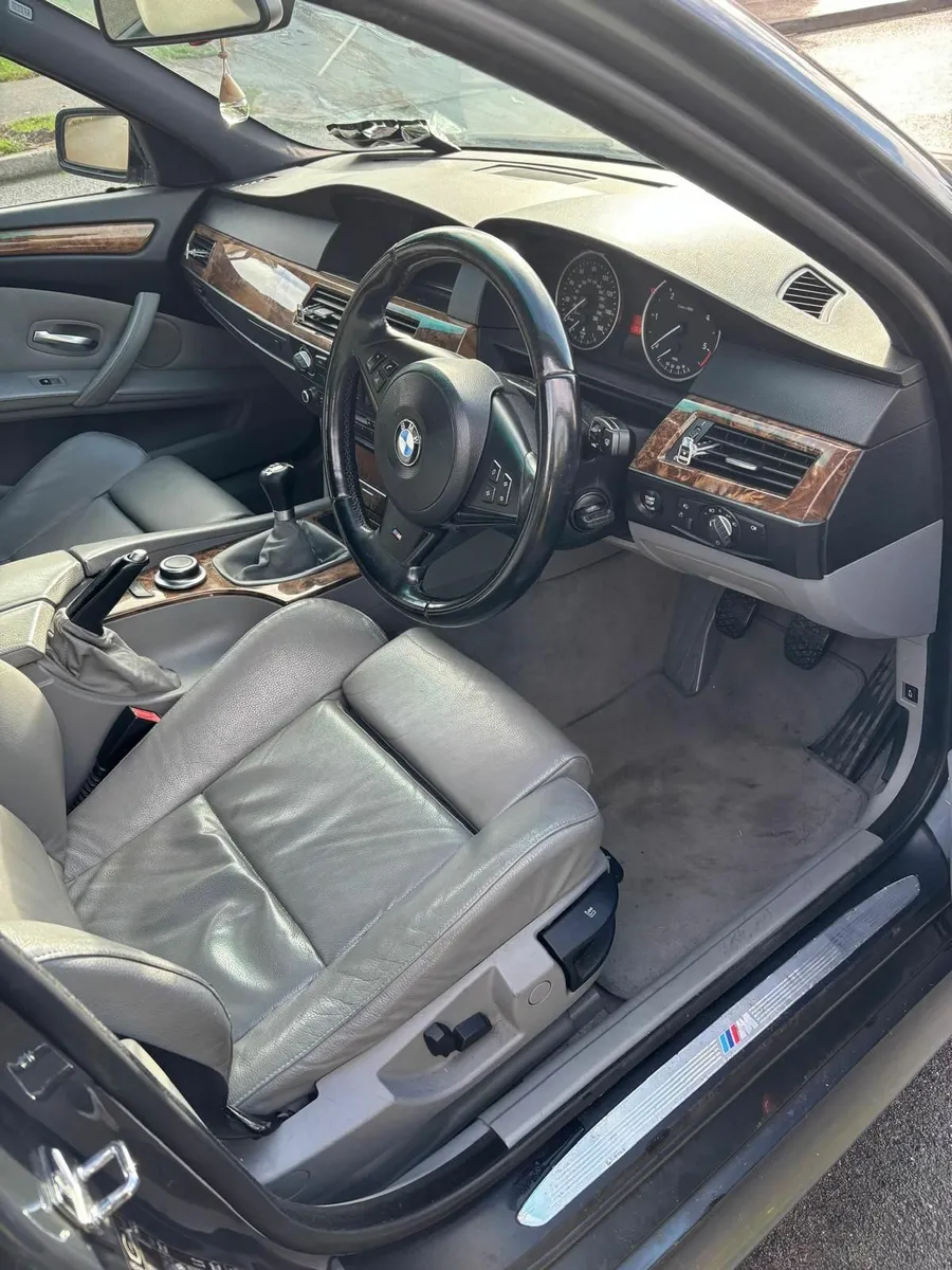 BMW 5-Series 2008 - Image 2