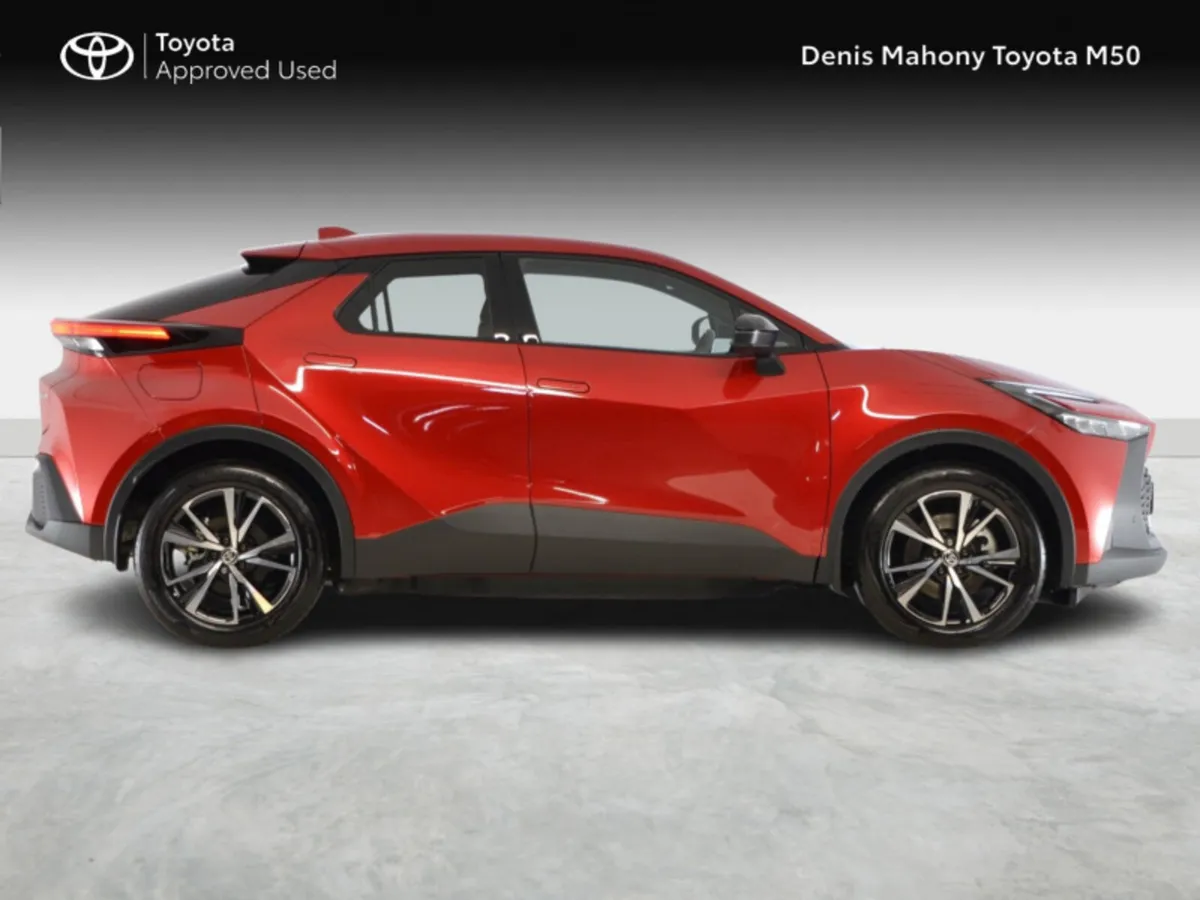 Toyota C-HR Plug-In Hybrid Sport - Image 3