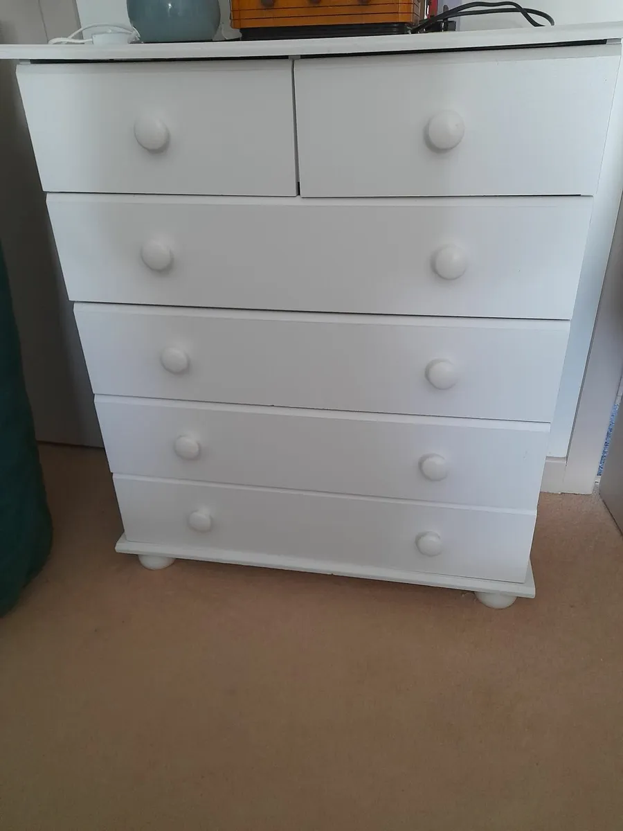 Chest of drawers. - Image 1