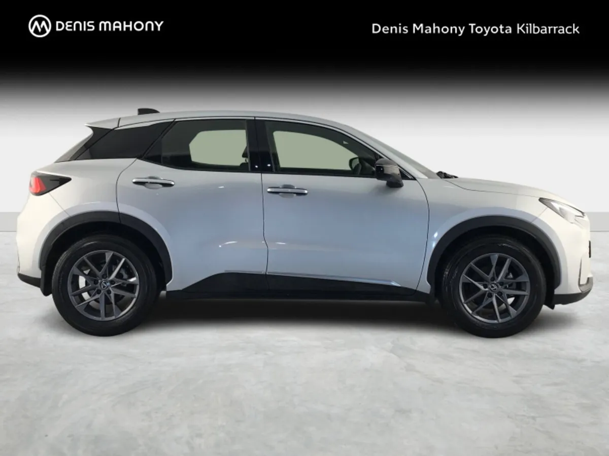 Lexus LBX LBX URBAN - Image 3