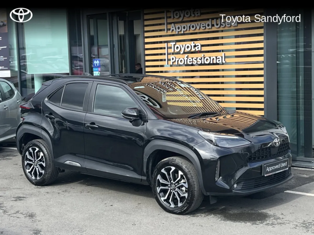 Toyota Yaris Cross LUNA SPORT // REAR CAMERA // SM - Image 1