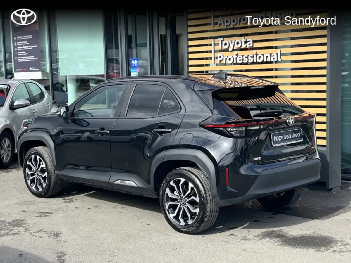 Toyota Yaris Cross LUNA SPORT // REAR CAMERA // SM - Image 3