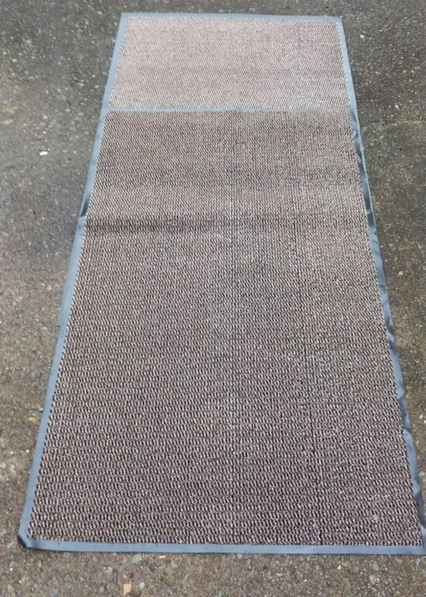 Mats ×2 Non Slip - Image 1