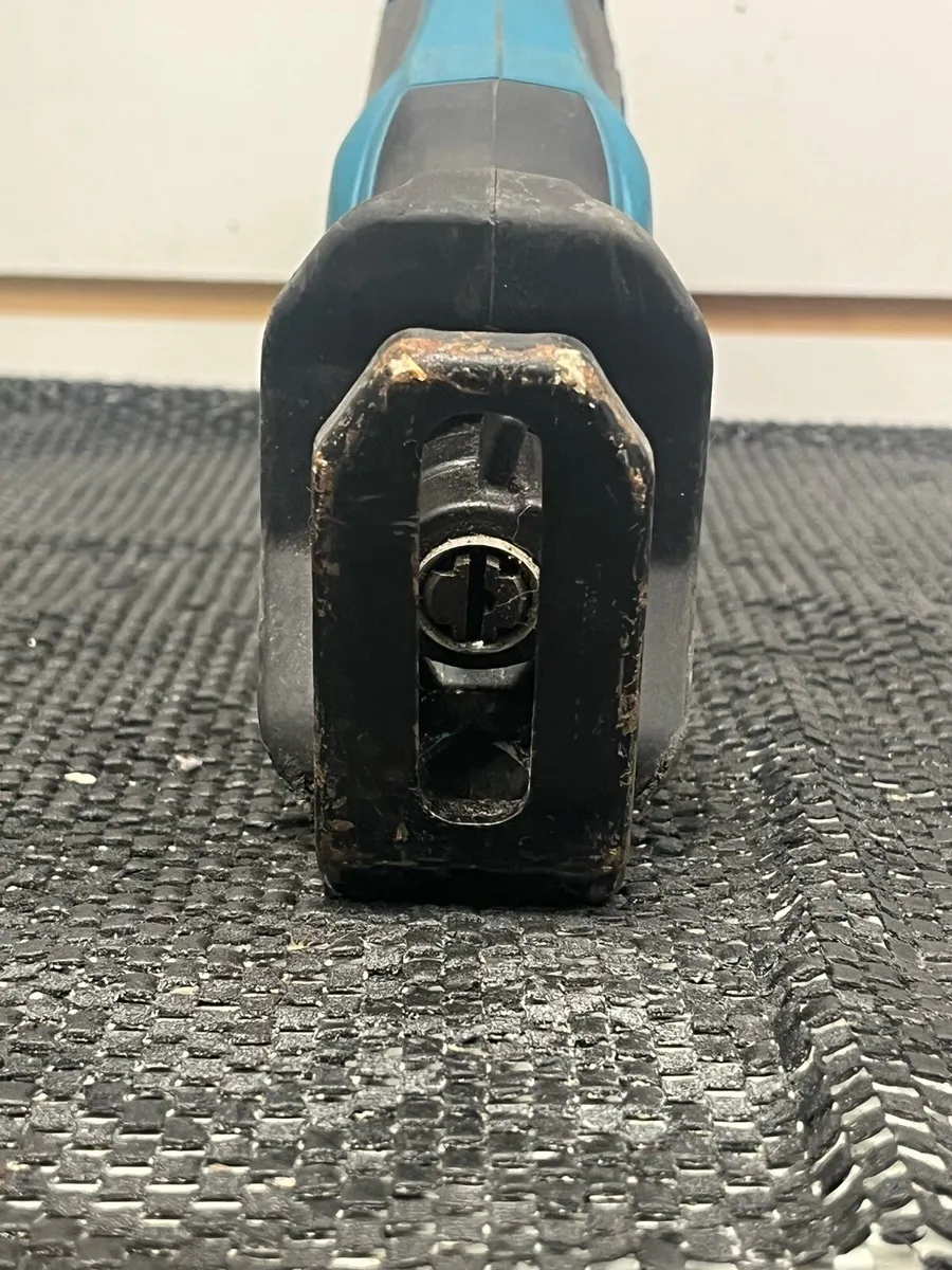 Makita DJR183 Cordless Rec Saw - Image 3
