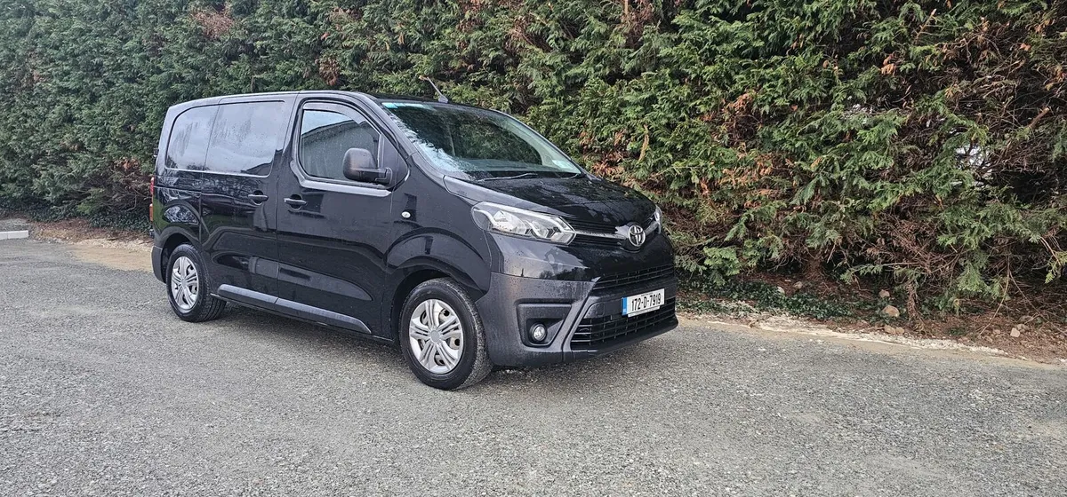 2017 Toyota Proace - Image 2
