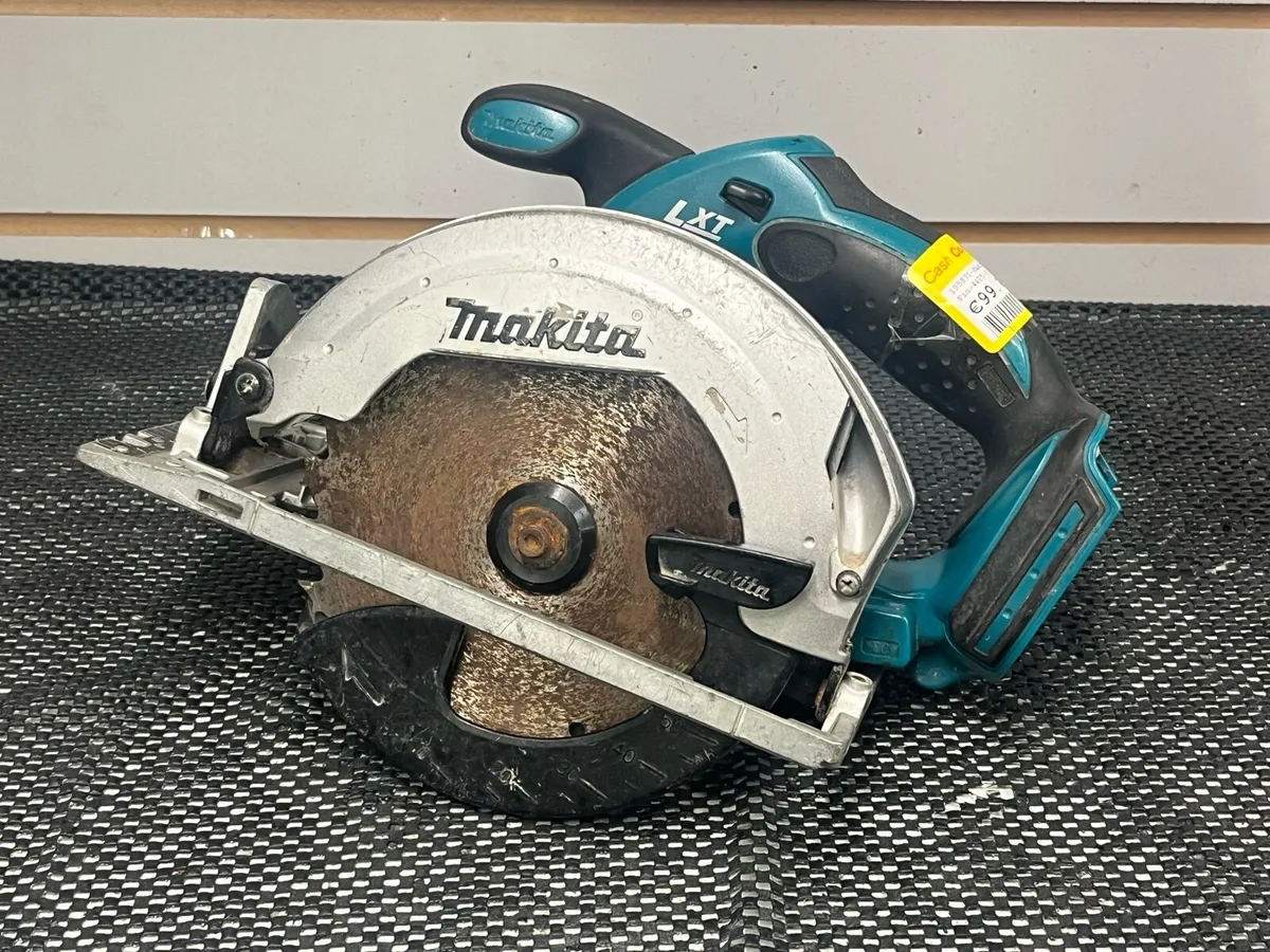 Makita DSS611 Cordless Circle Saw - Image 1