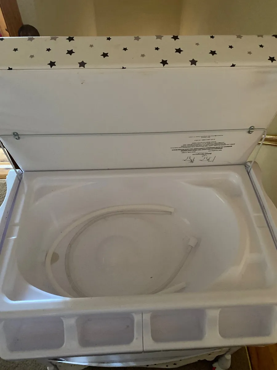 Baby changing table - Image 4