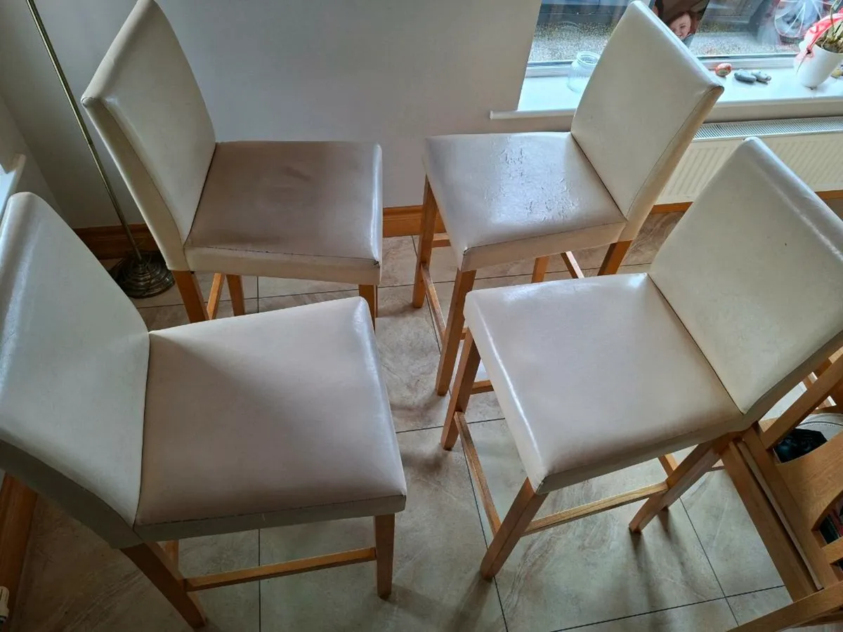 Kitchen island seats - Image 1