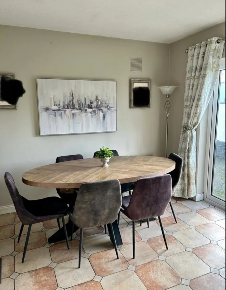 Dining table - Image 1