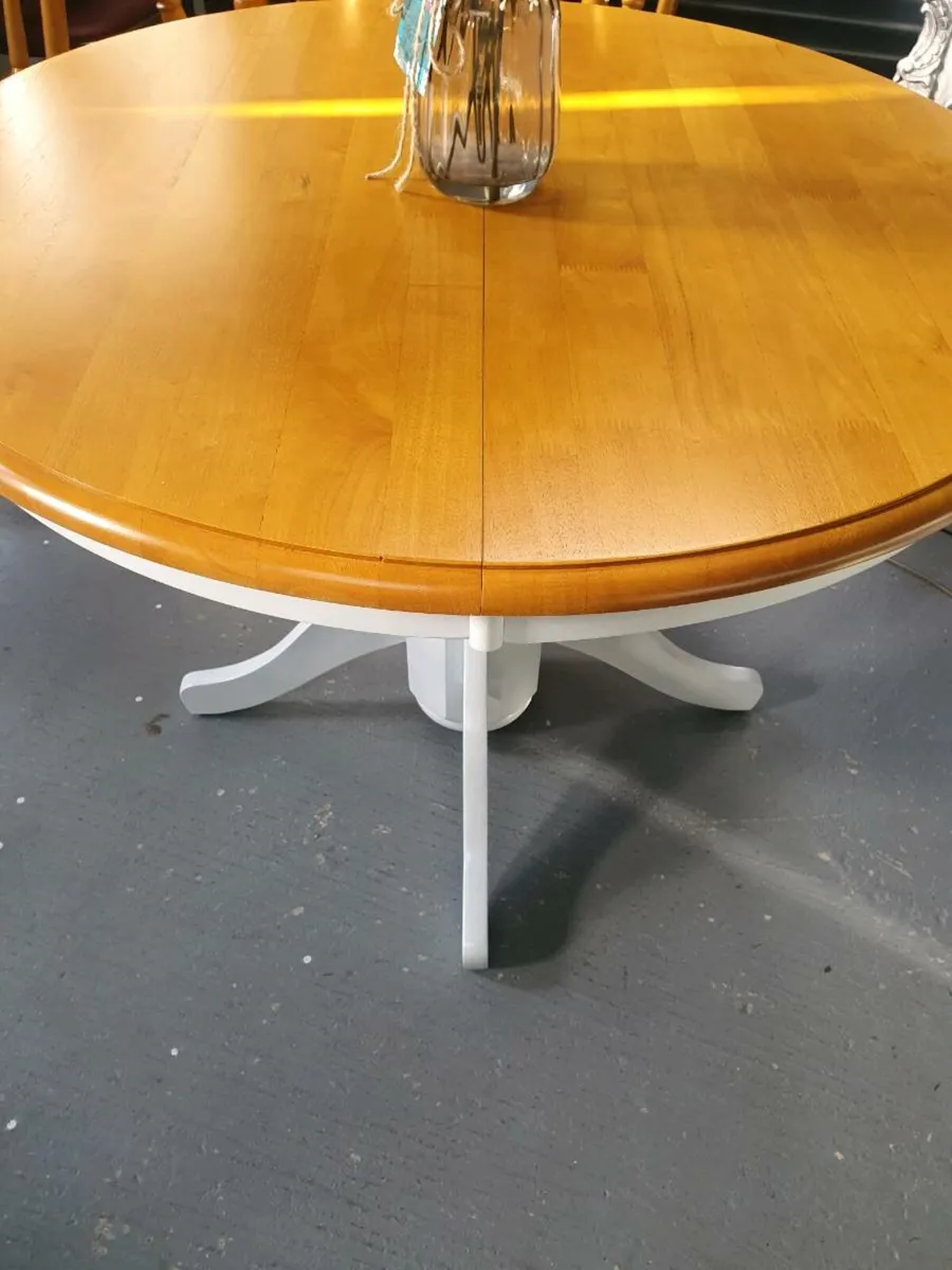 6 seater extendable Dining table - Image 2