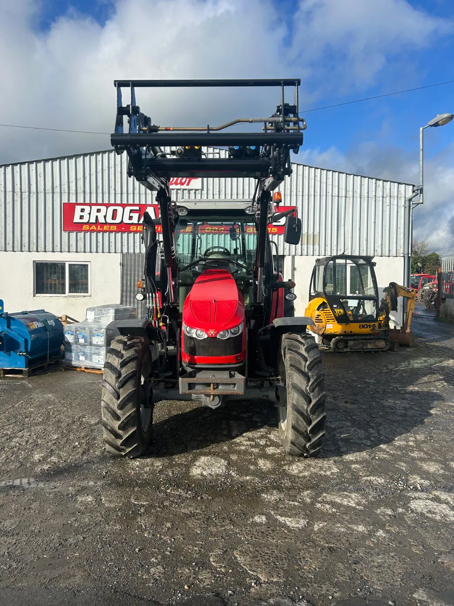 2017 Massey Ferguson 5712 c/w Loader - Image 3
