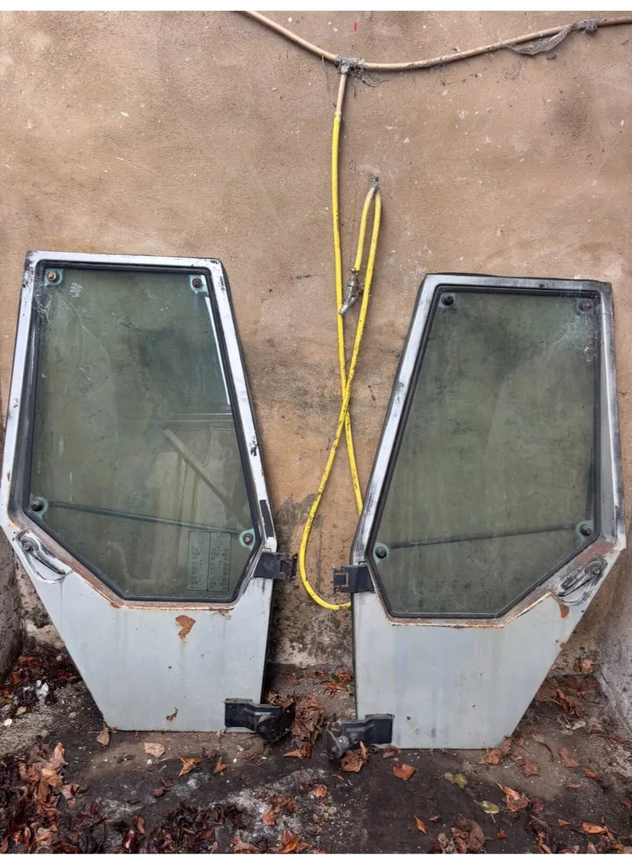 Front of cab Massey 600 series - Image 4