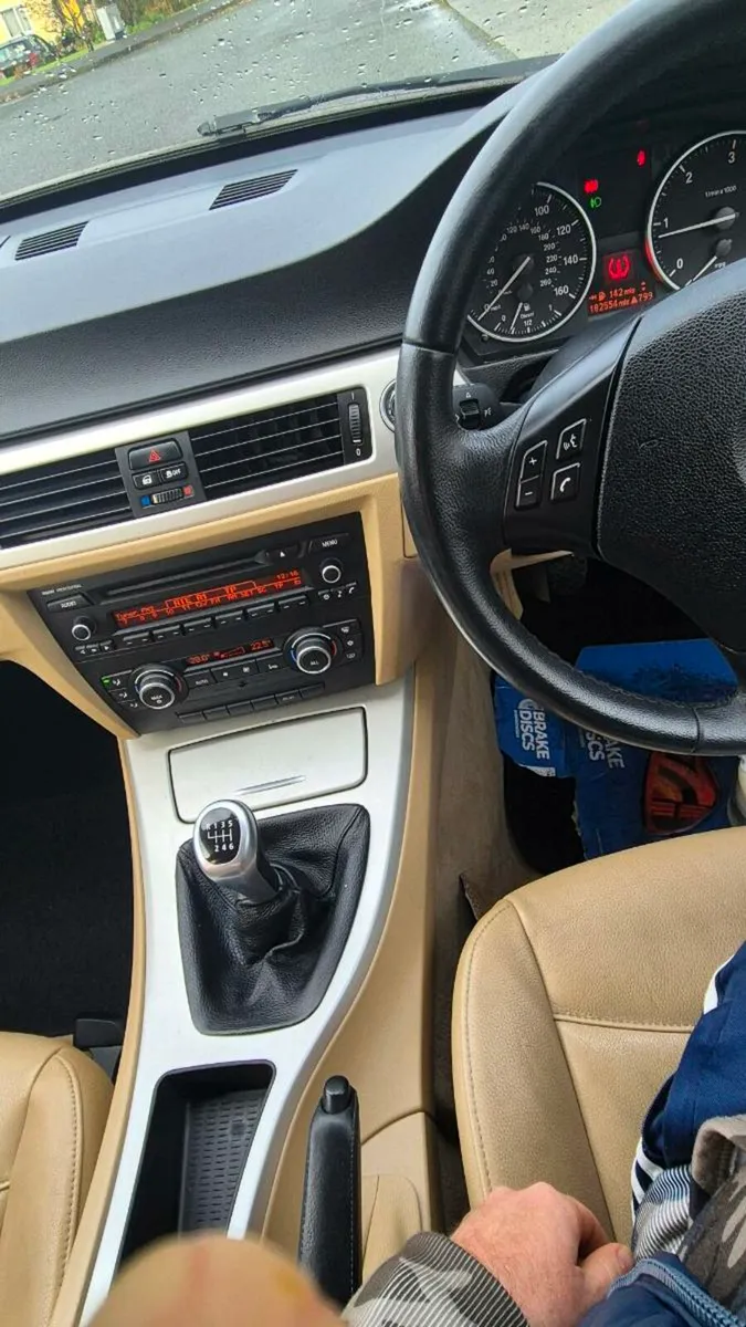 CLEAN 2011 BMW 320D NCT & TAX RARE COLOUR CREAM - Image 4