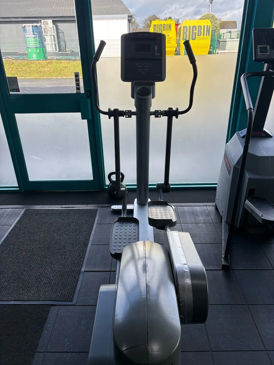 Life Fitness Cross Trainer - Image 1