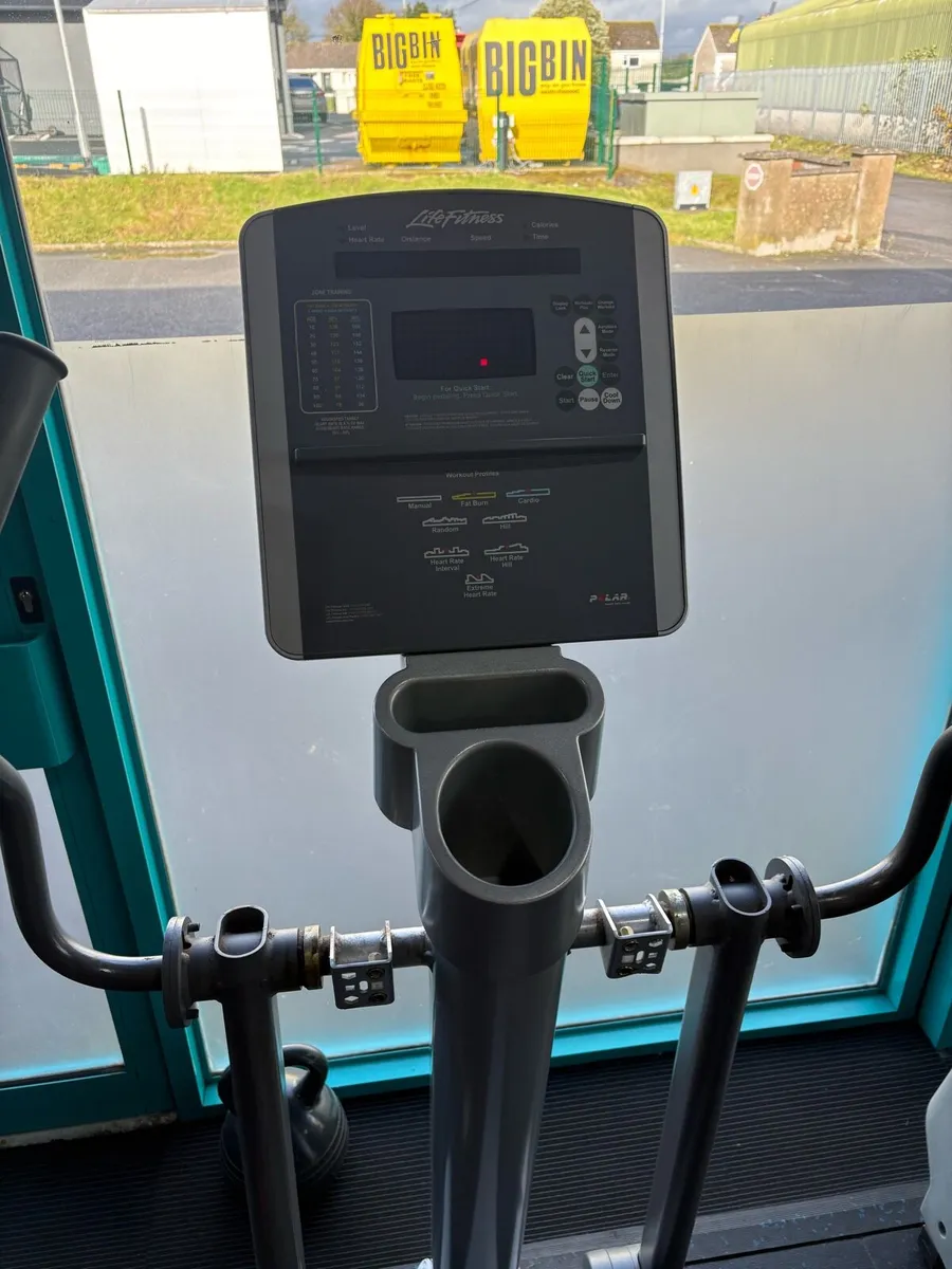 Life Fitness Cross Trainer - Image 3