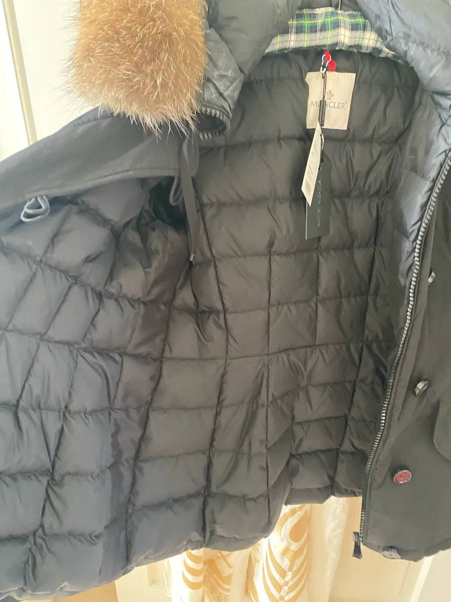 Moncler winter fur hood coat /jacket/parka - Image 3