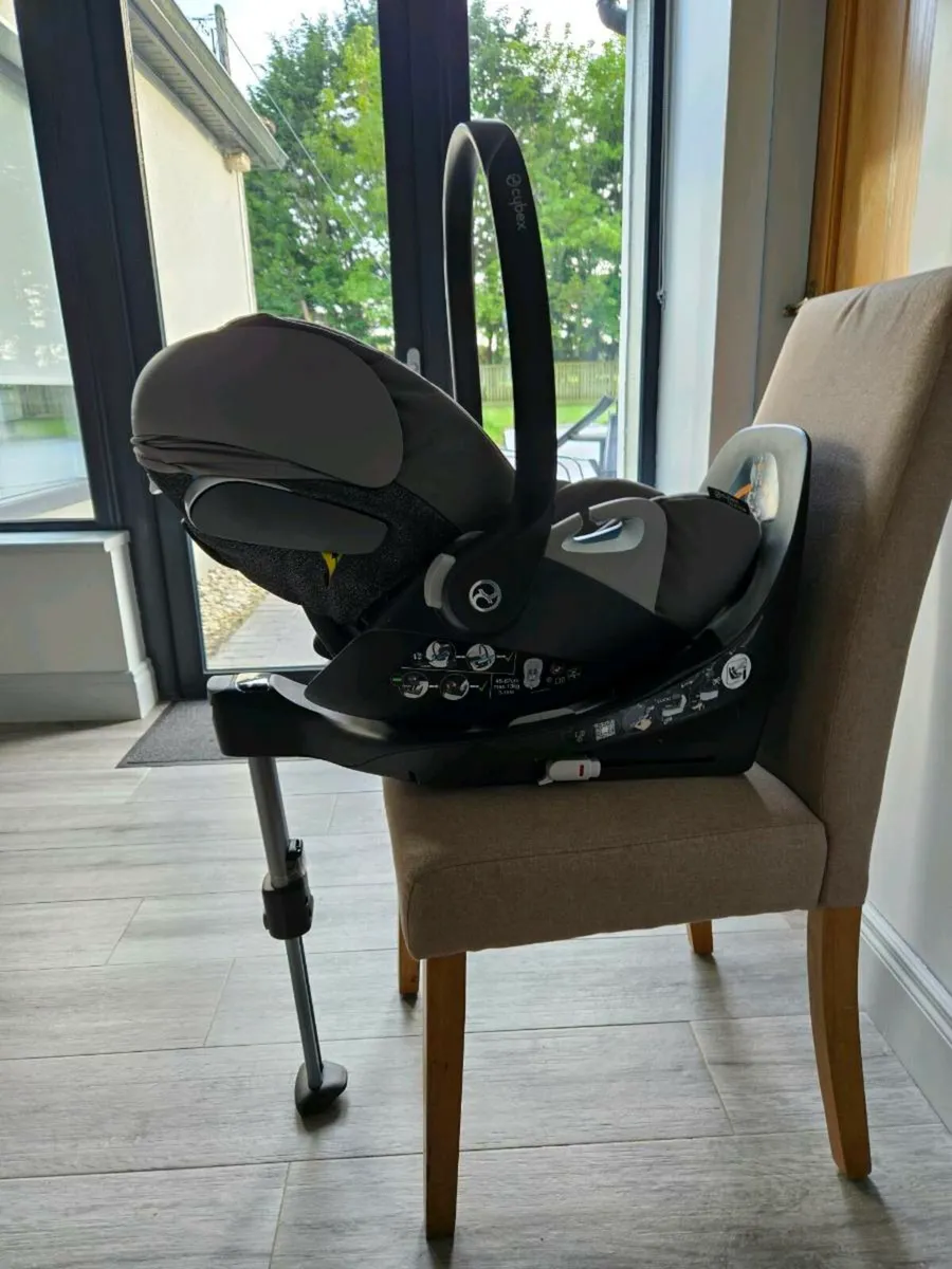 Cybex cloud z car seat and base - Image 2