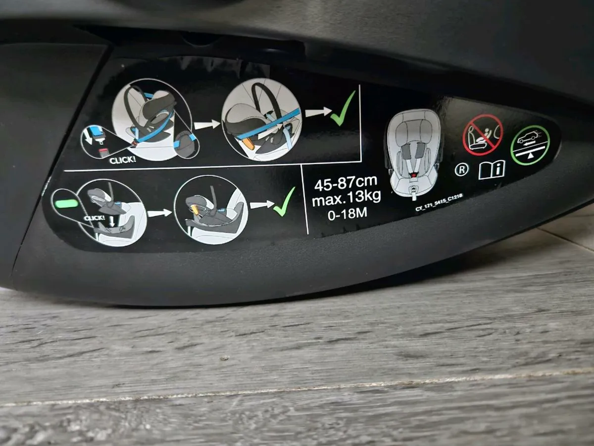 Cybex cloud z car seat and base - Image 4