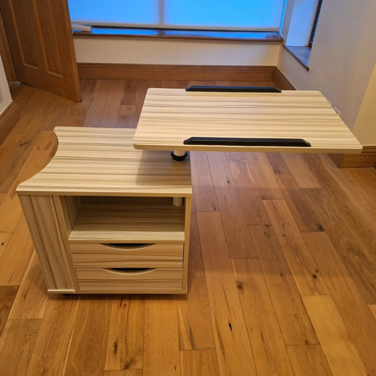 Bedside licker - Image 1