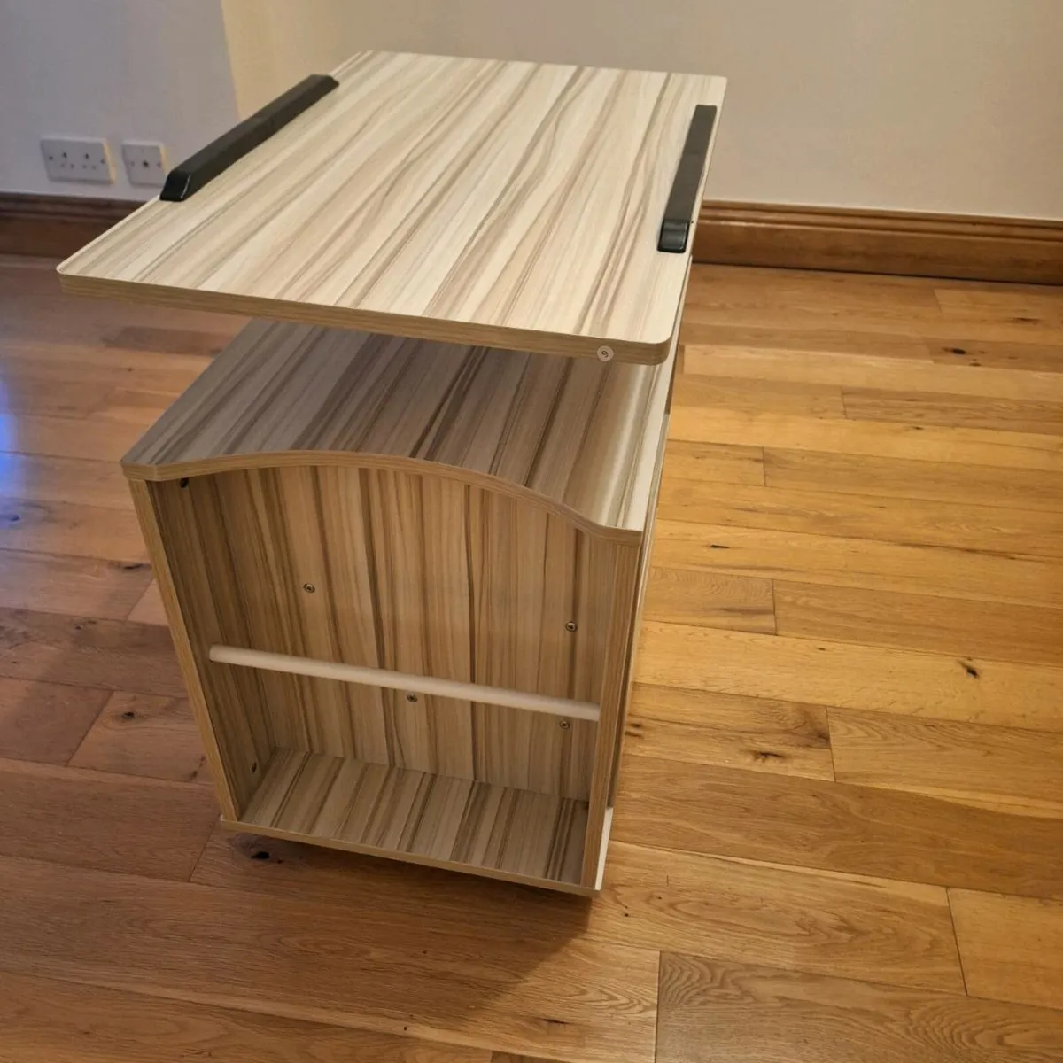 Bedside licker - Image 2