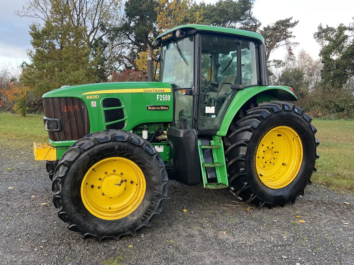 2011 John Deere 6830 4WD Tractor For Auction - Image 1