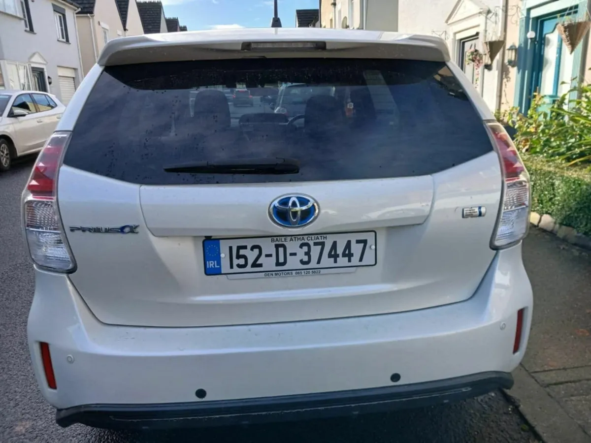 Toyota Prius 2015 - Image 2