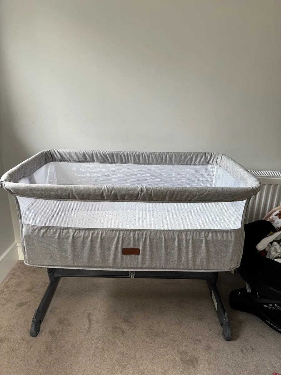 Bedside cot - Image 1