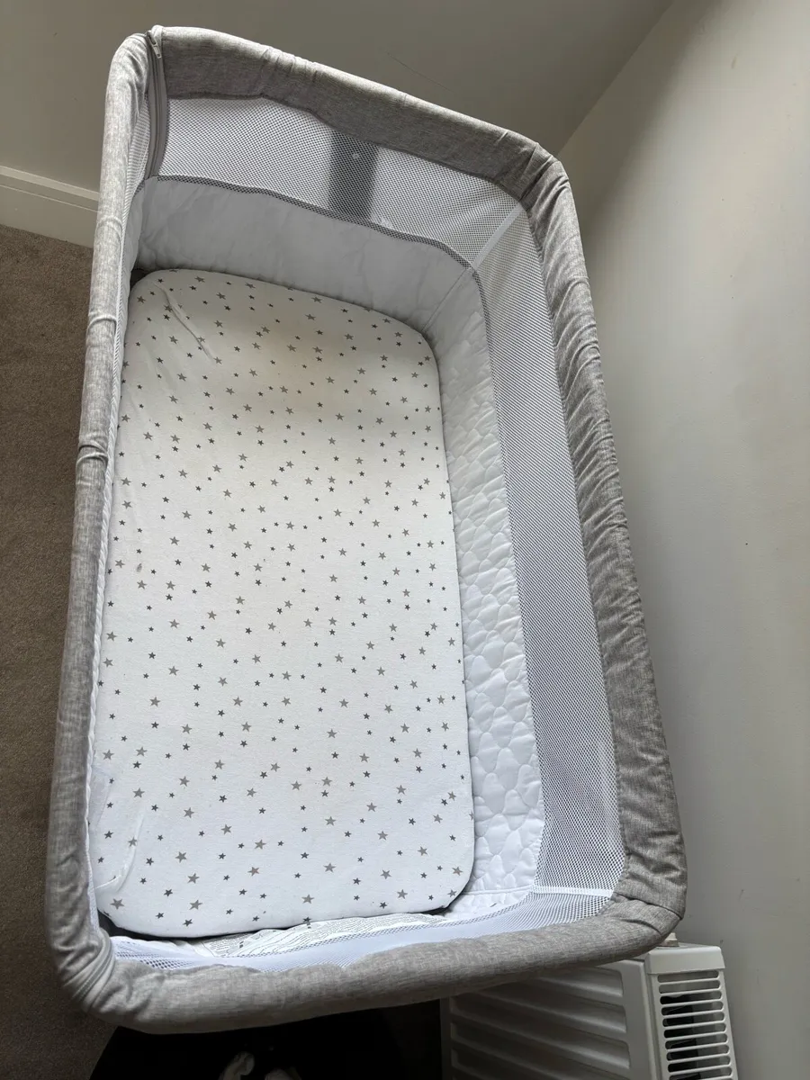 Bedside cot - Image 2