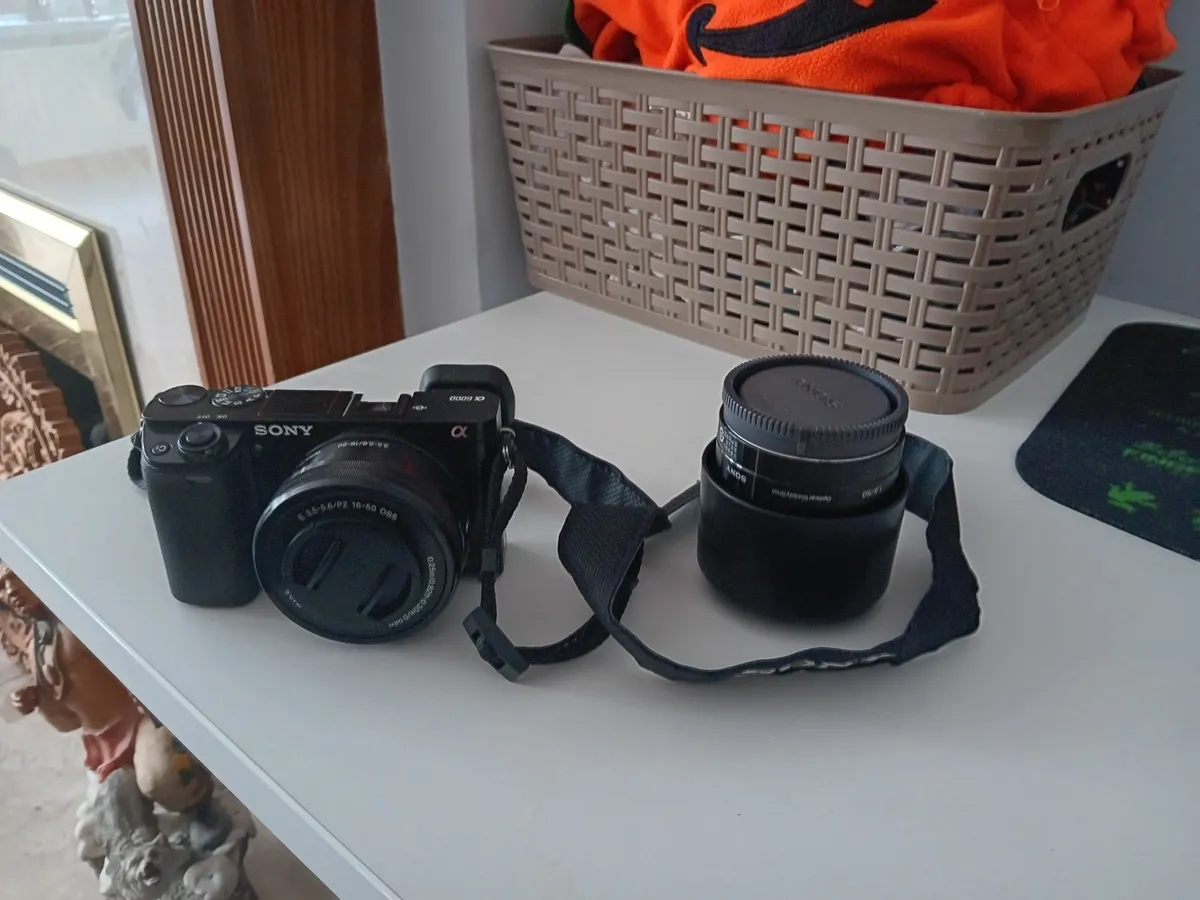 Sony a6000 plus accessories - Image 3