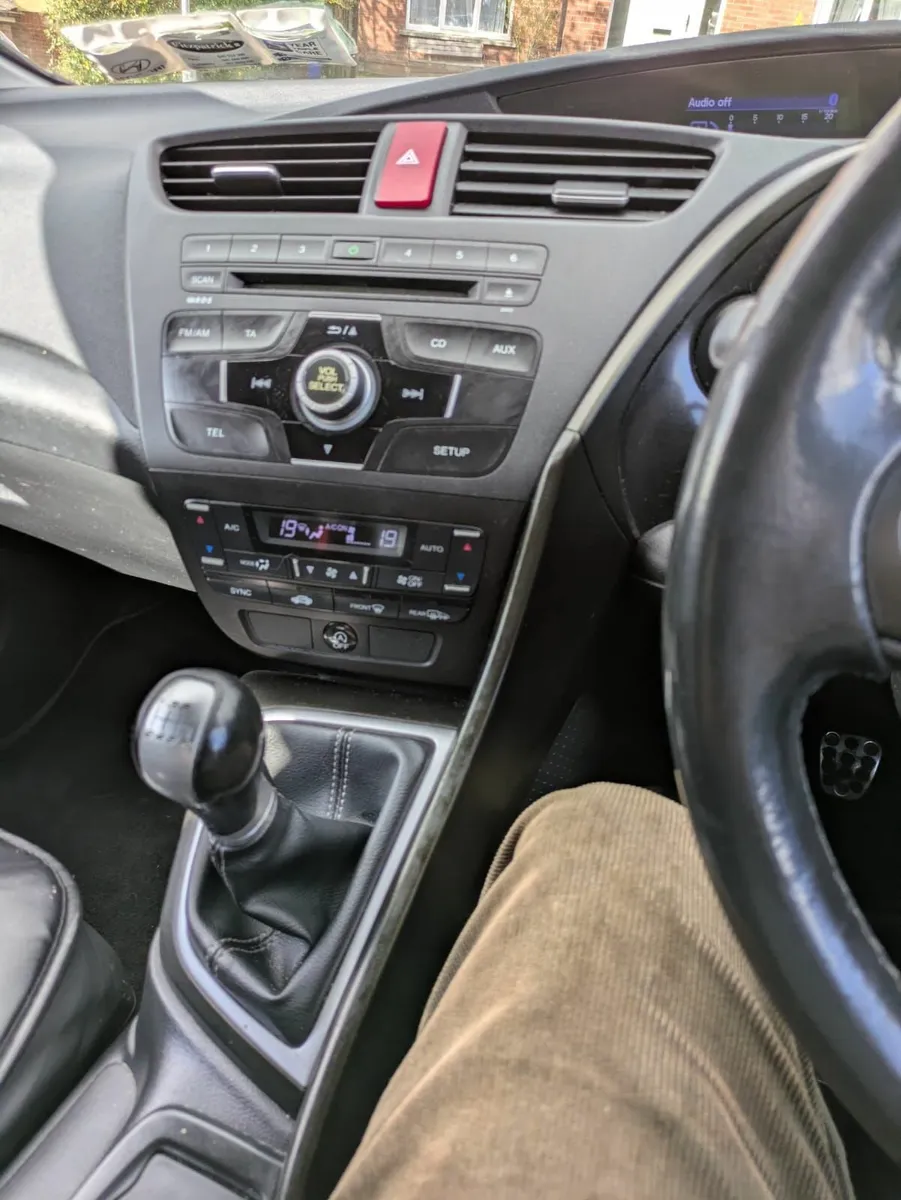 Honda Civic 2012 - Image 2