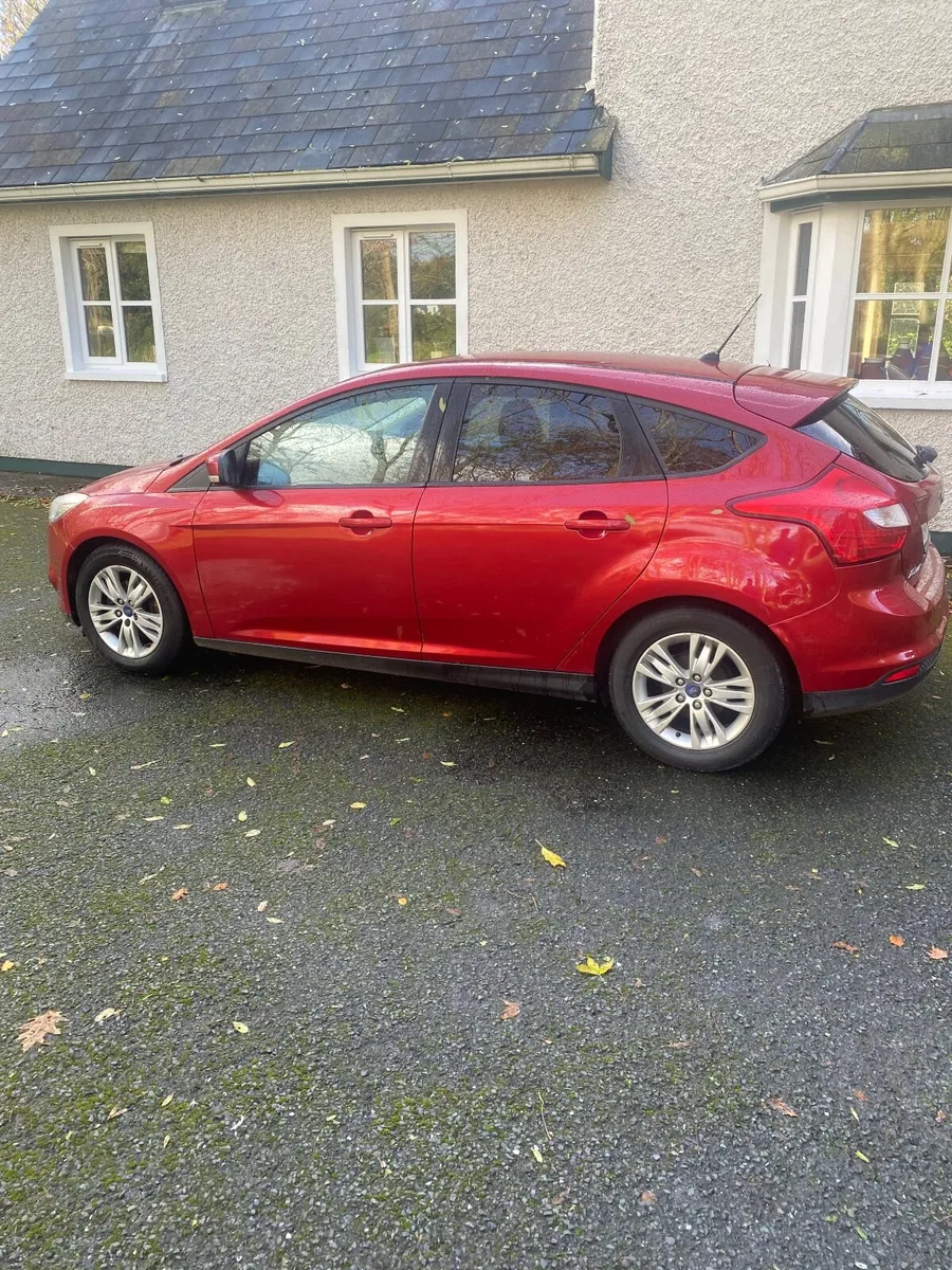 Ford Focus 2011 - Image 2