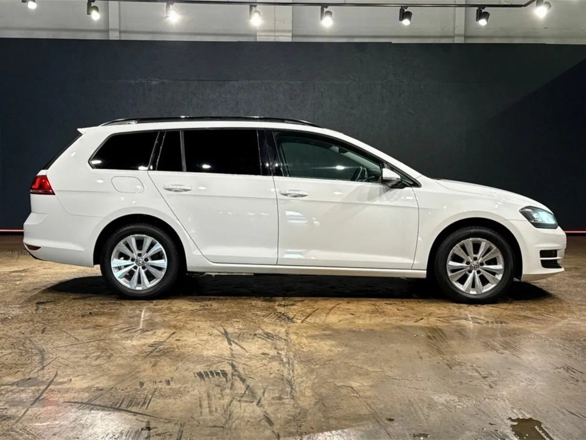 Volkswagen Golf COMFORT LINE - FACTORY ALLOYS - CR - Image 3