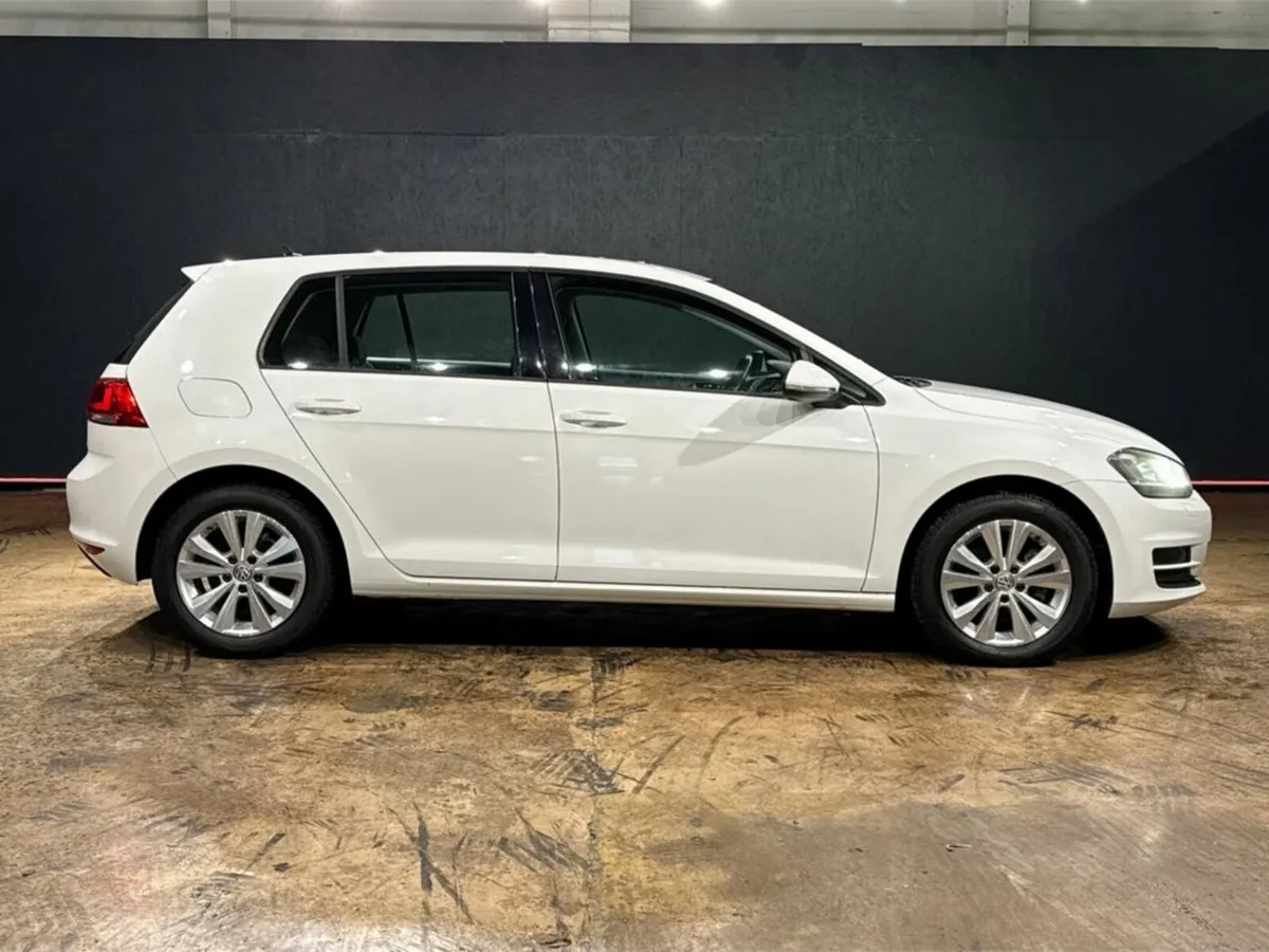 Volkswagen Golf 1.2L PETROL AUTO - REVERSE CAMERA - Image 3