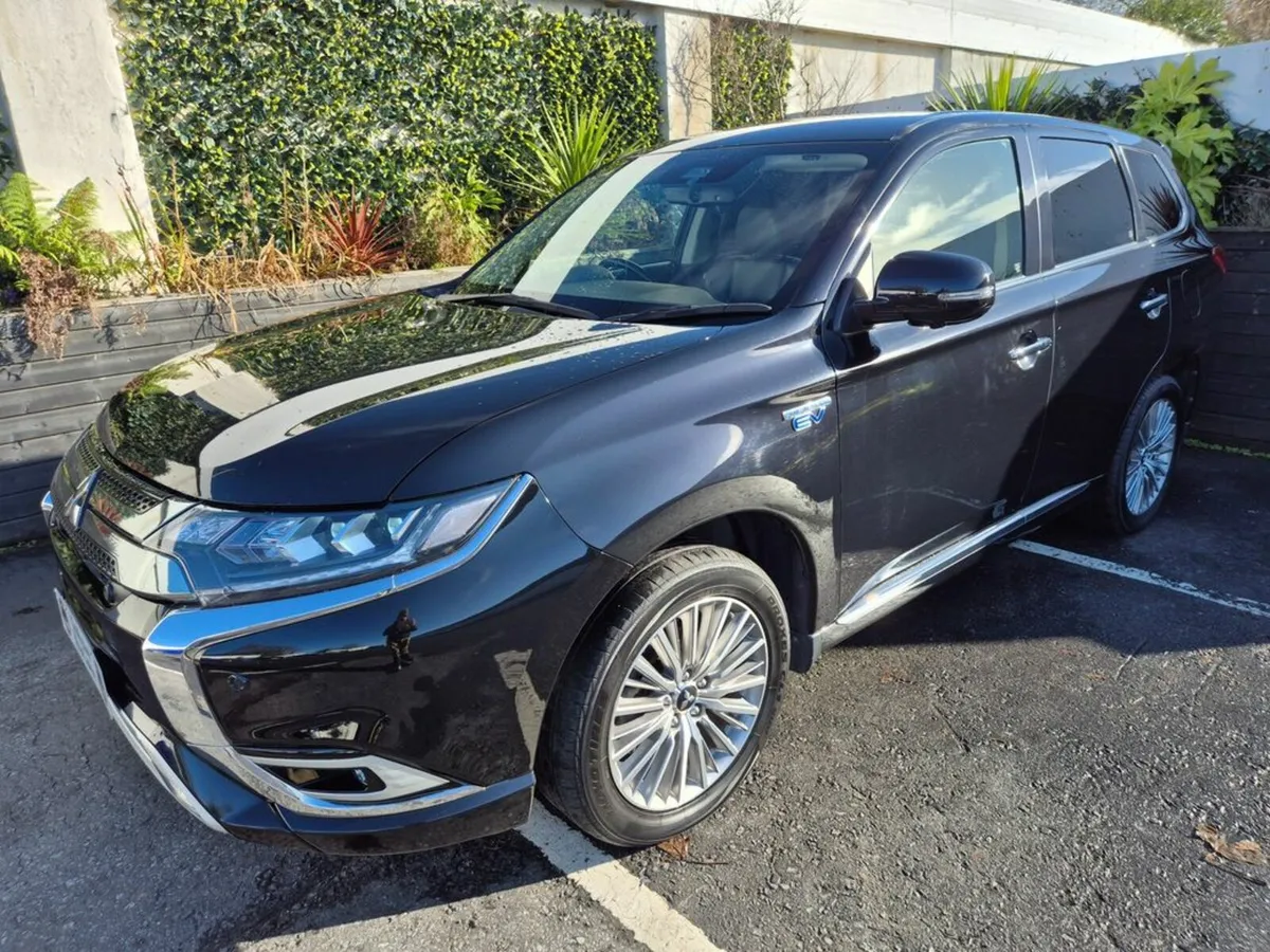 Mitsubishi Outlander 2.5 PHEV / INTENSE SAFETY PAC - Image 1