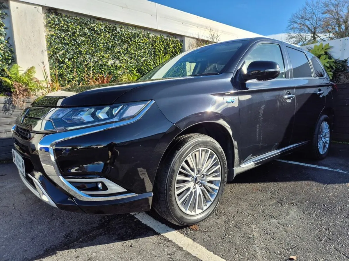 Mitsubishi Outlander 2.5 PHEV / INTENSE SAFETY PAC - Image 3