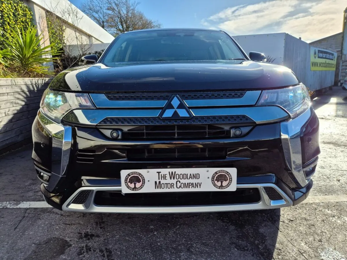 Mitsubishi Outlander 2.5 PHEV / INTENSE SAFETY PAC - Image 4