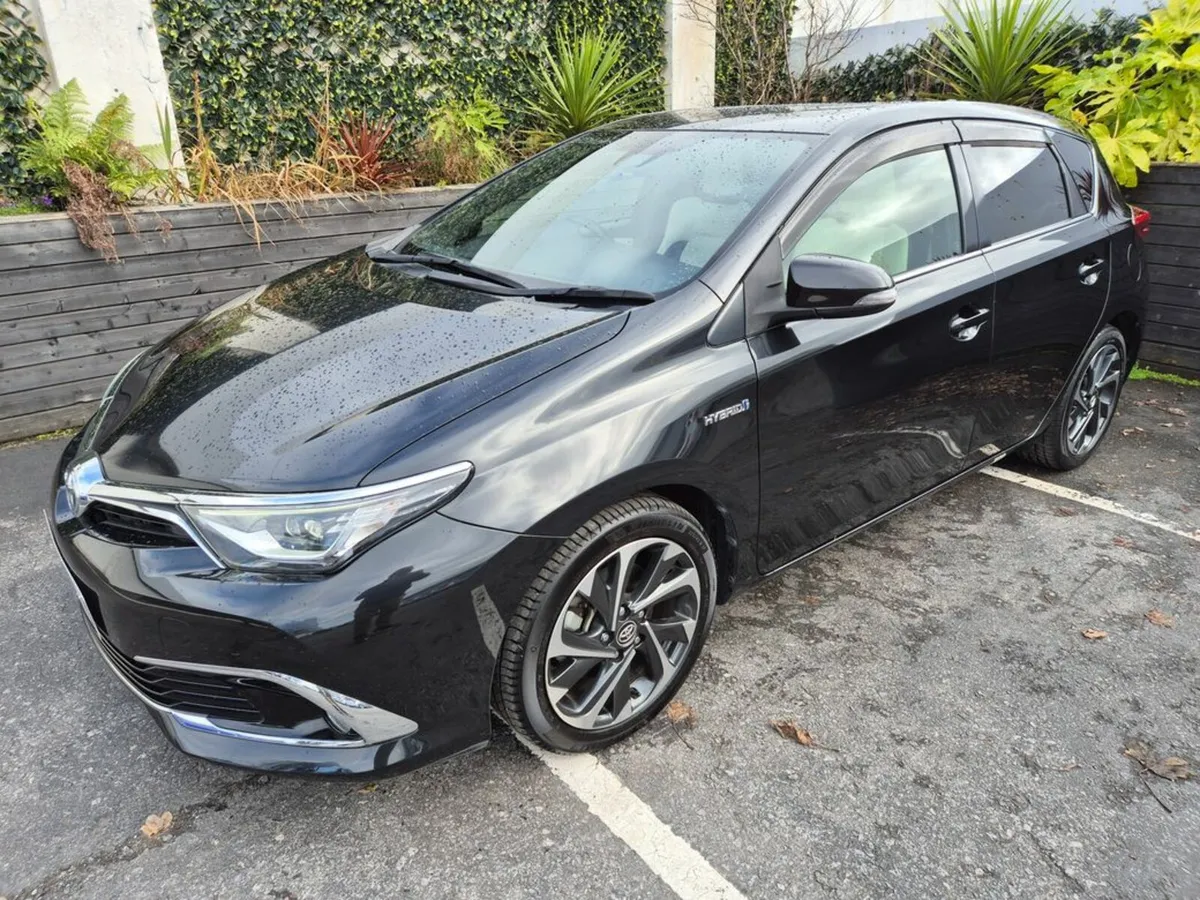 Toyota Auris 1.8 HYBRID / SOL G-PACK / TOP SPEC / - Image 3