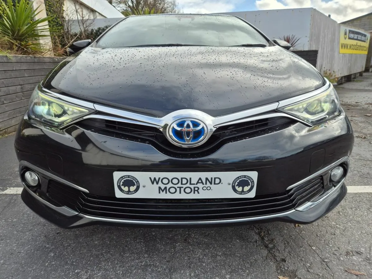 Toyota Auris 1.8 HYBRID / SOL G-PACK / TOP SPEC / - Image 4