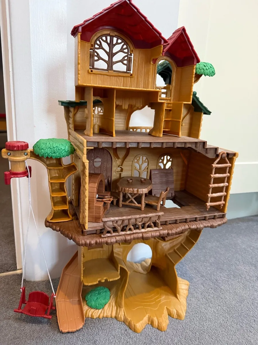 Sylvanian Families Adventure Treehouse & Lodge - Image 2