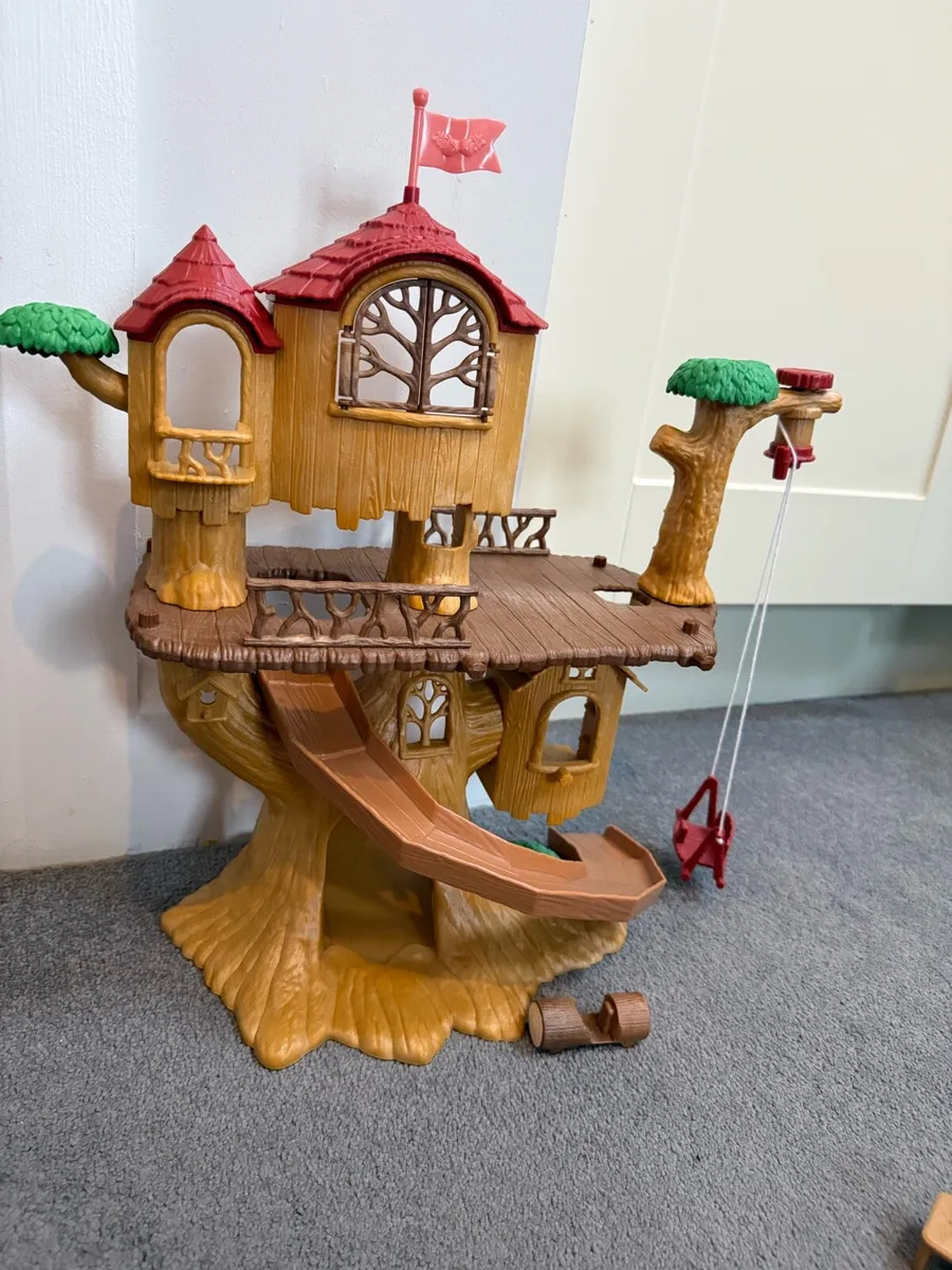 Sylvanian Families Adventure Treehouse & Lodge - Image 3