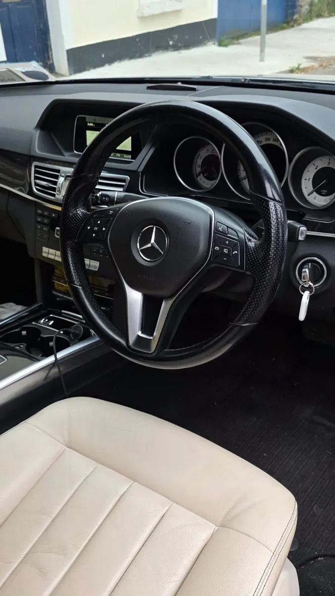 Mercedes-Benz E-Class 2013 - Image 3
