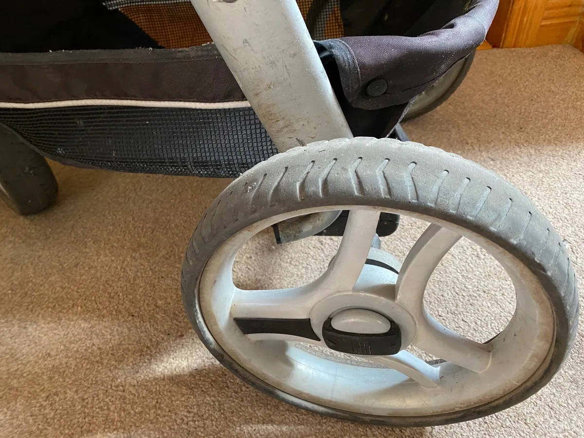 Black Teutonia 3 wheel buggy - Image 4