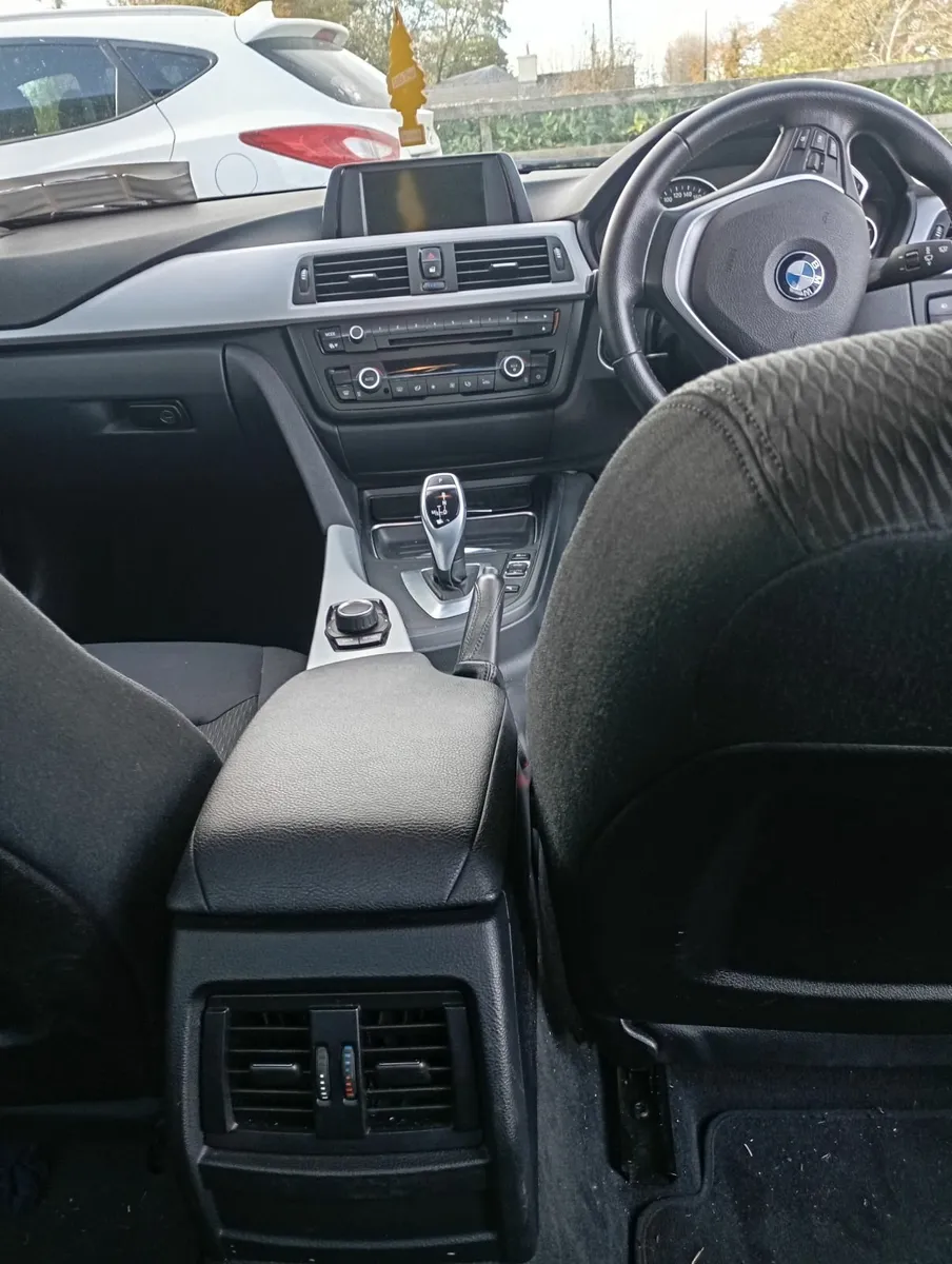 BMW 3-Series 2012 - Image 4