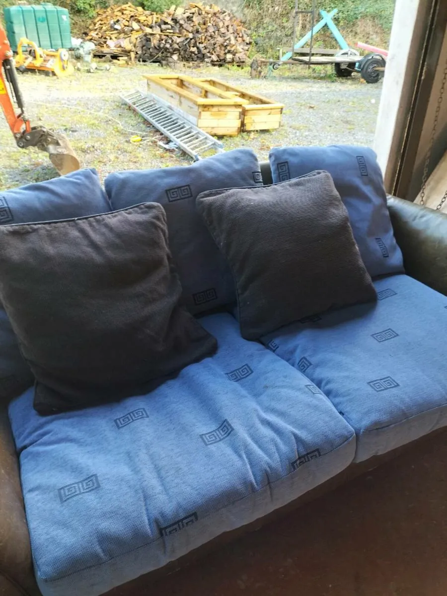 3 seater couch - Image 1