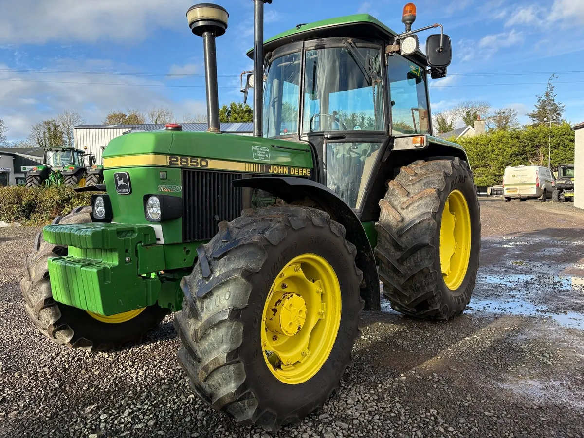 John Deere 2850 - Image 1