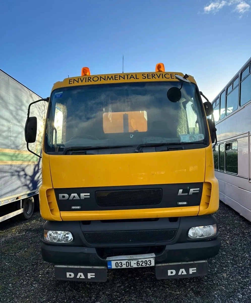 Vacuum tanker jet vac Daf - Image 4