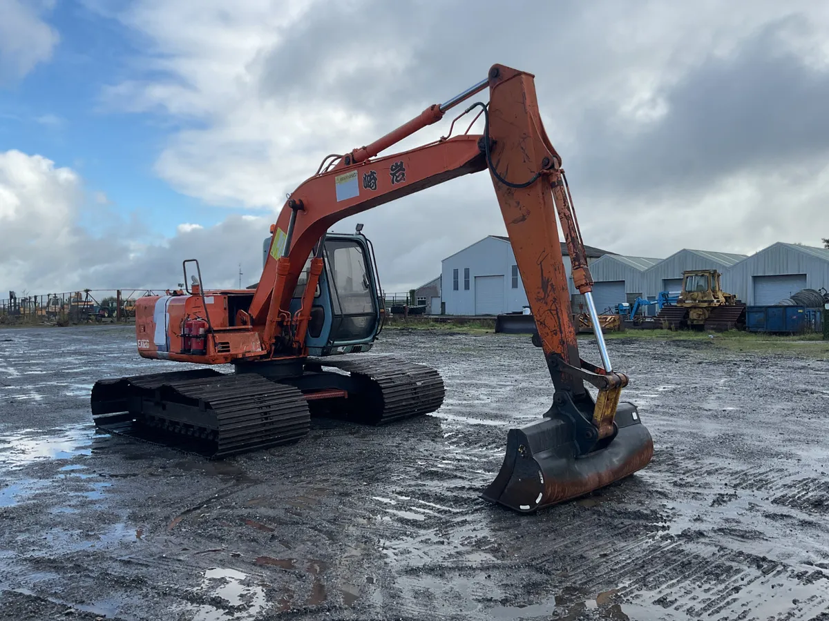 Hitachi EX120-3 Excavator - R&M Bucket For Auction - Image 1