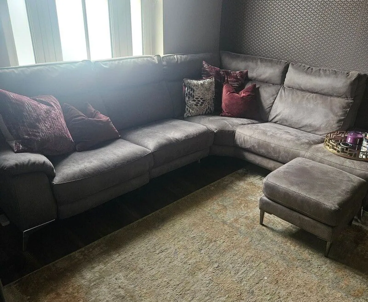 L shaped electric recling couch - Image 1