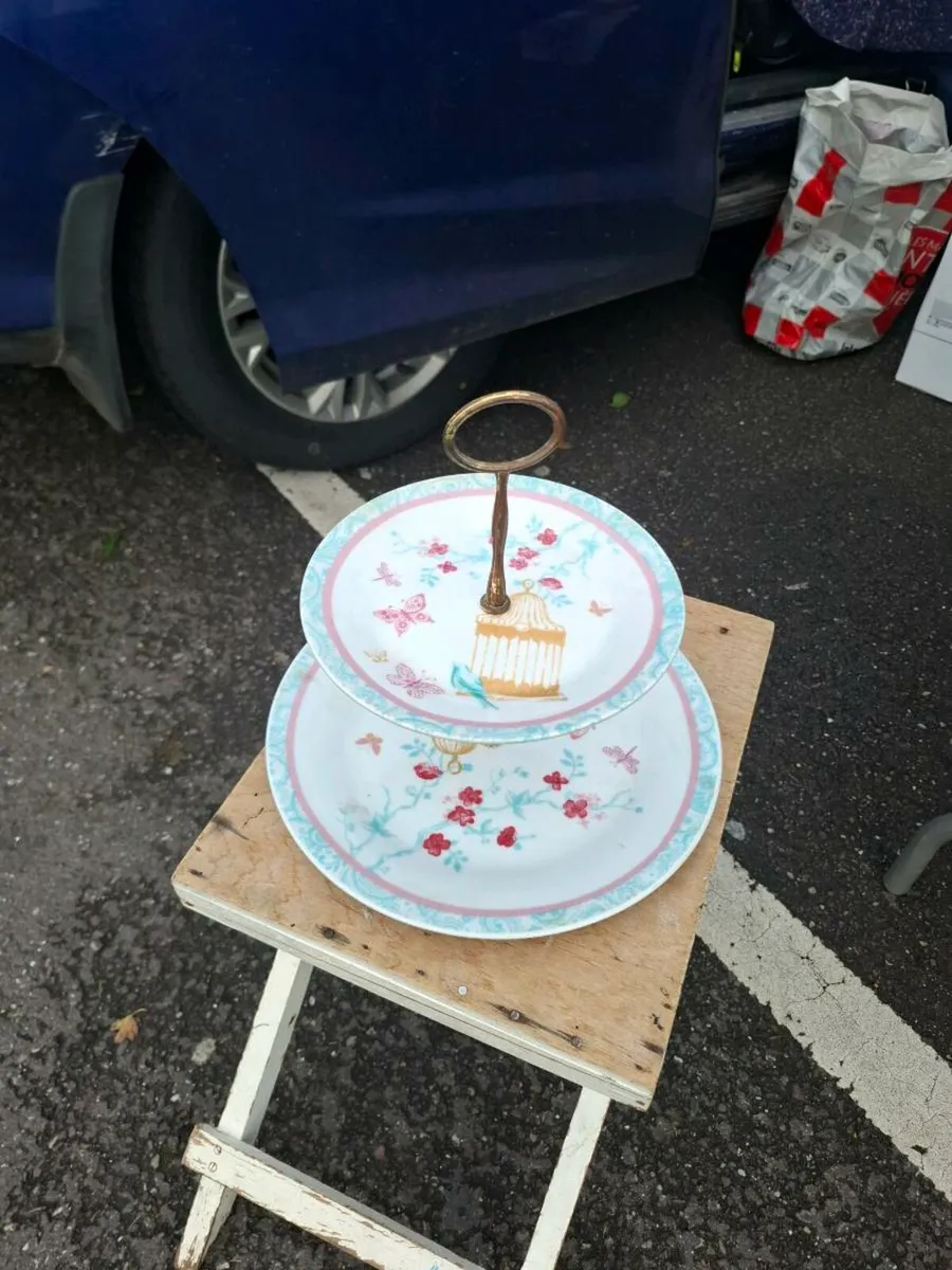 China cake stand postage possible